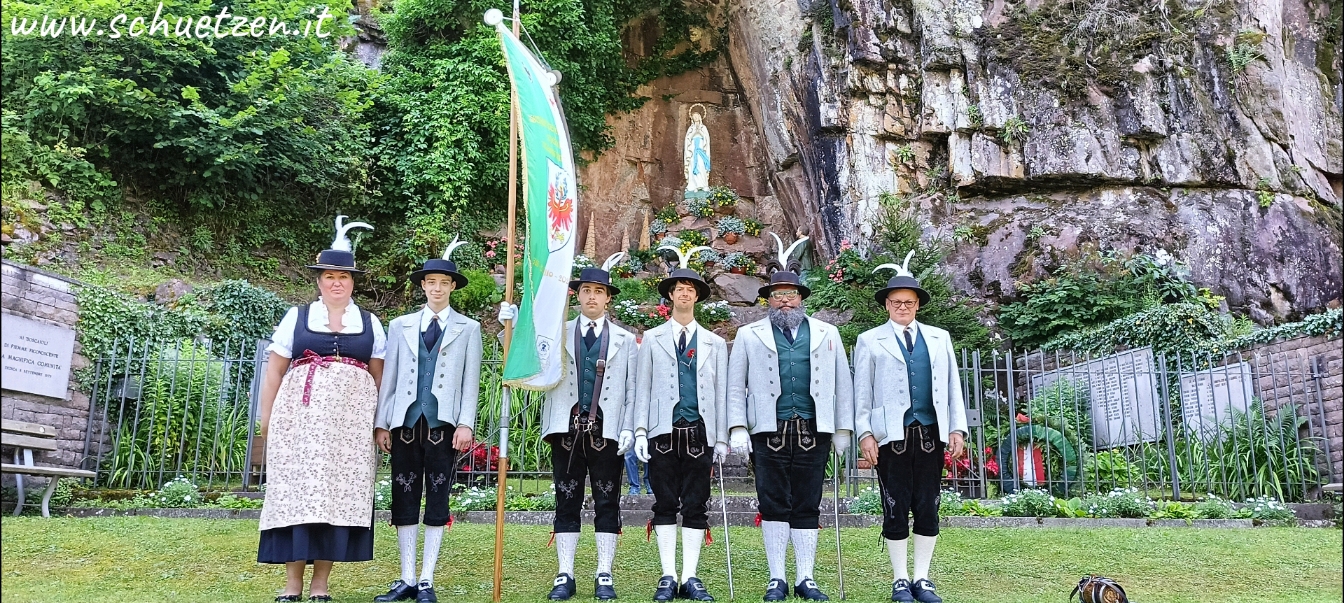 Messa da campo con il vescovo
